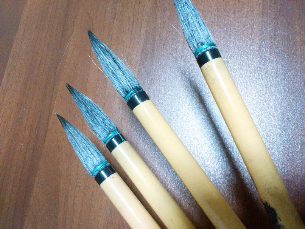 筆は根元をもみ洗いしましょう。