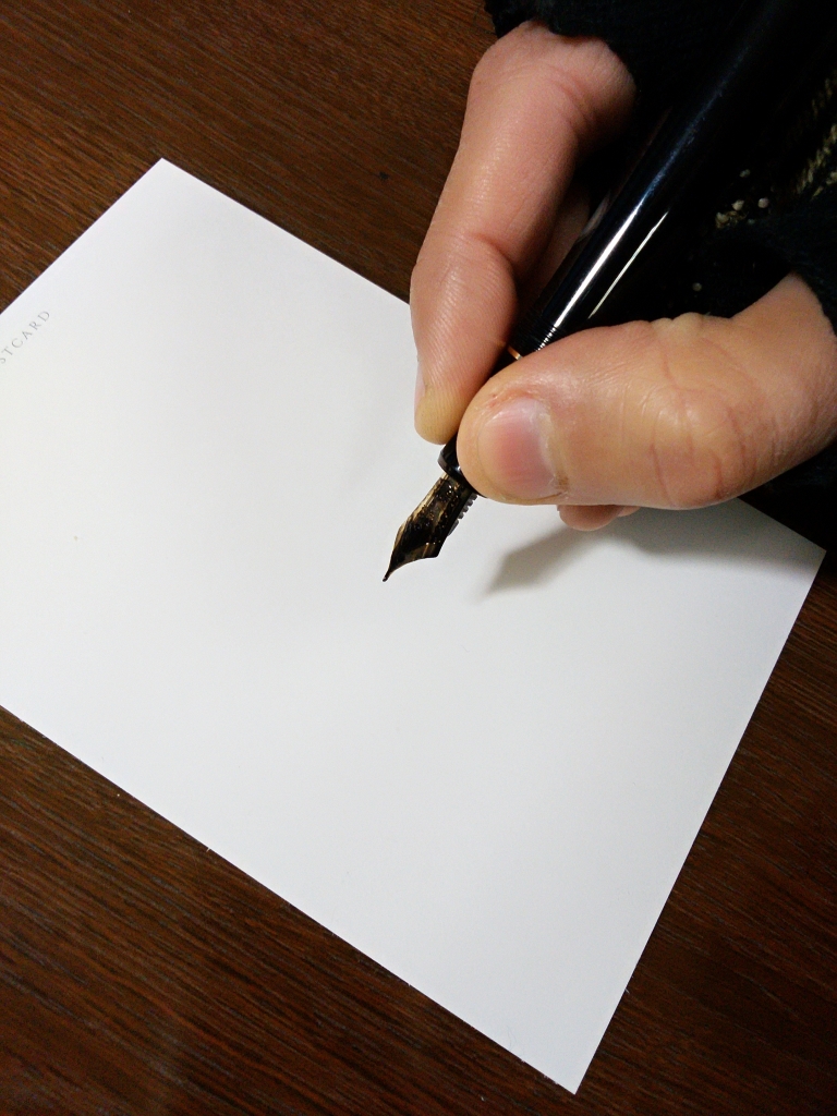 よくよく見ると指先が開いていない?ペン字のコツ!